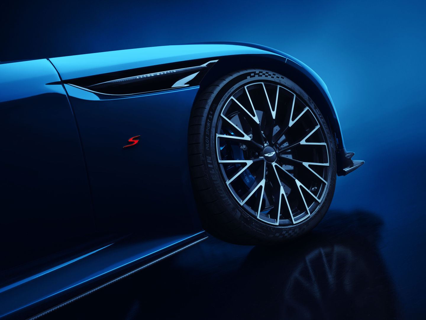 SMALL_Aston Martin DB12 S_09